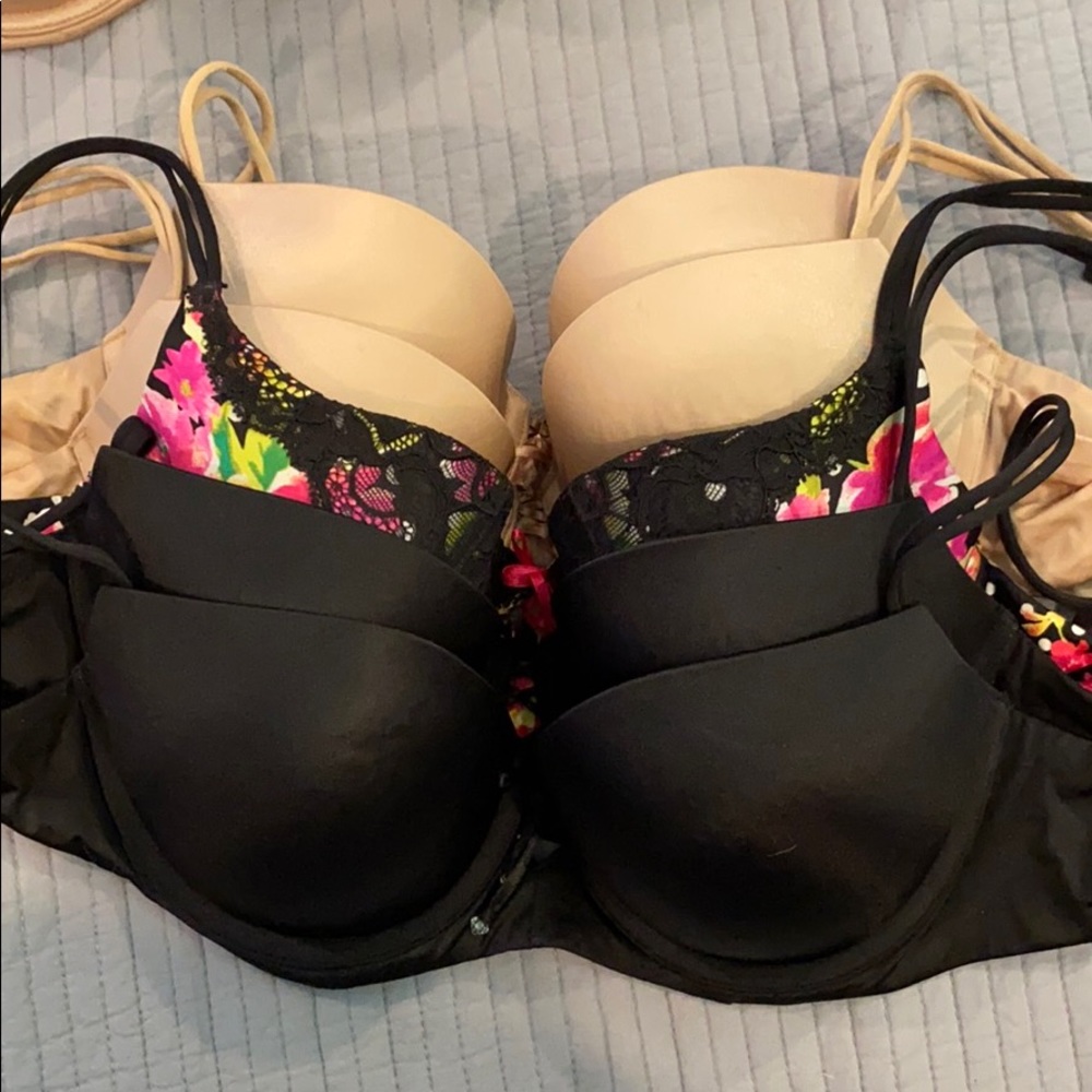 FINAL PRICE! Donating soon. 5 Victoria’s Secret bras